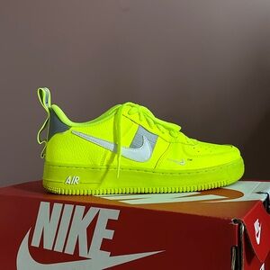 SNEAKER! 2018 Air Force 1 '07 LV8 'Overbranding'”